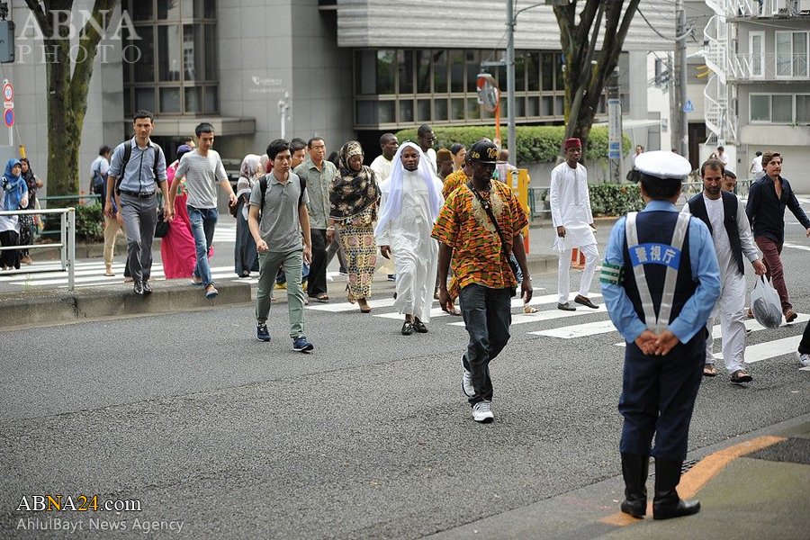 東京にてムスリムたちがイード（犠牲祭）の礼拝