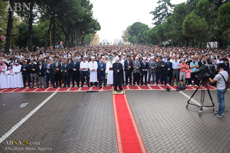 “La Oración del Eid Al-Adha  se ha Desarrollado en la Capital Albana”