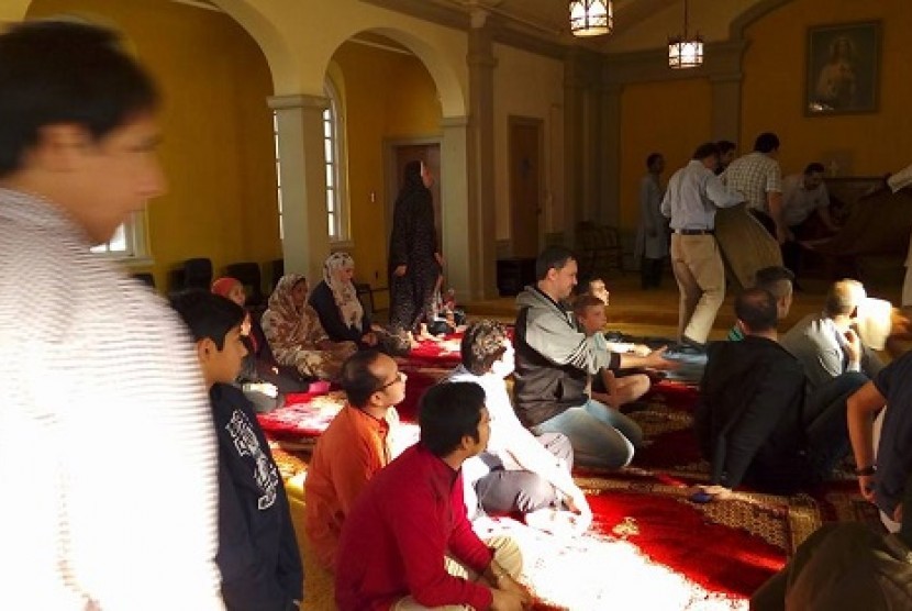 Muslim di Antigonish Kanada Berlebaran di Gereja Katolik
