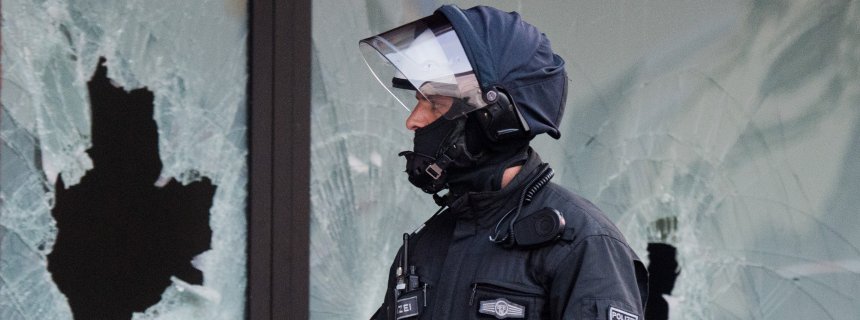 Polizei nimmt drei mutmaßliche IS-Mitglieder fest