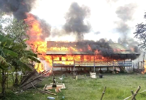 ဘူးသီးေတာင္တြင္ မီးႂကြင္းမီးက်န္ေၾကာင့္ လူေနအိမ္ႏွင့္အေဆာင္တစ္လံုး မီးေလာင္