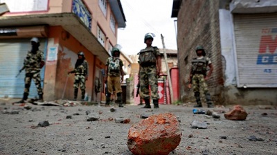 کشمیر ایک بار پھر نماز جمعہ سے محروم، اکثر علاقوں میں کرفیو نافذ