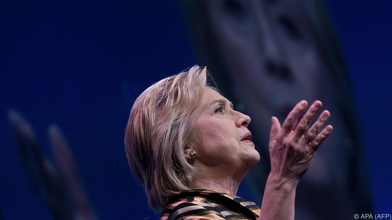 Clinton nach Krankheitspause zurück auf der Wahlkampfbühne 