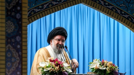 Vorbeter in Teheran: Verbrechen des IS gehen vom Wahabismus aus