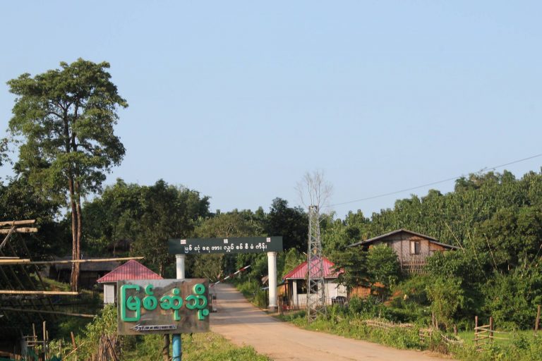 ျမစ္ဆုံ စီမံကိန္းမ်ား ရပ္ဆိုင္းရန္ ေကာ္မရွင္ကို ကခ်င္ လူထု ေတာင္းဆုိ