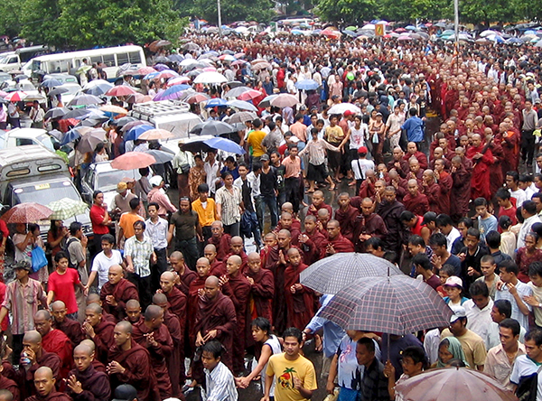 စစ္အစိုးရကို ေရႊဝါေရာင္သံဃာေတာ္မ်ားက ကမၼဝါဖတ္သပိတ္ေမွာက္ခဲ့မႈ ယေန႔အခ်ိန္အထိ သပိတ္မလွန္ရေသး၍ ဝန္ခ်ေတာင္းပန္ရန္လိုအပ္ေန