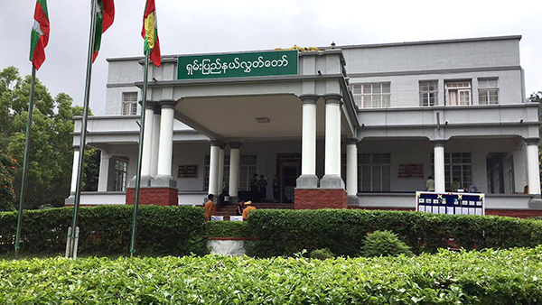 တ႐ုတ္္သို႔ ကၽြဲ ၊ႏြားမ်ား တရားမ၀င္တင္သြင္းမႈ ဟန္႔တားေရး ရွမ္းျပည္နယ္လႊတ္ေတာ္တြင္ ေဆြးေႏြး