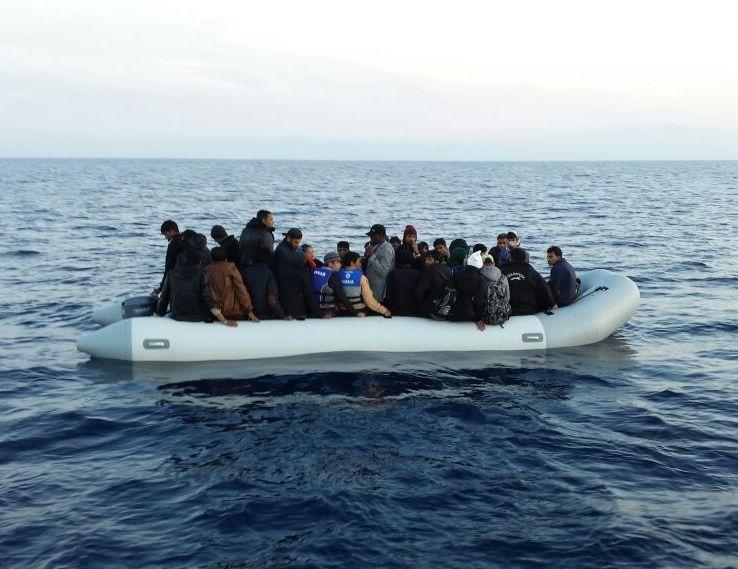Over 300,000 refugees and migrants cross Mediterranean so far in 2016