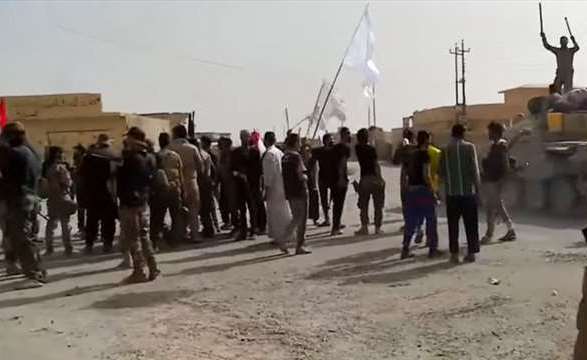 فيديو / الاهالي في الشرقاط يستقبلون القوات العراقية بعد تحرير القضاء من داعش التكفيري