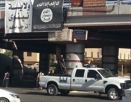 داعش التكفيري ينصب نقاط تفتيش ويفصل الازقة والاحياء عن بعضها في الموصل تحسبا للمعركة