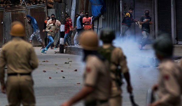 Indian troops fire at Kashmir protesters, 1 killed