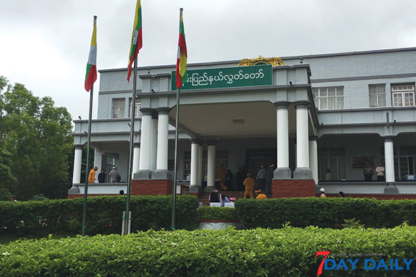 ရွမ္းျပည္နယ္တြင္ တုိက္ပြဲမ်ားေၾကာင့္ စစ္ေဘးေရွာင္မ်ားတိုးလာမႈ ျပည္နယ္လႊတ္ေတာ္၌ ေမးျမန္း