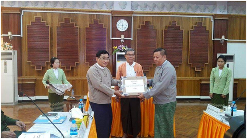 ရခုိင္ျပည္နယ္အတြင္း သဘာ၀ေဘးဒဏ္သင့္ ကယ္ဆယ္ေရးလုပ္ငန္းအတြက္ စက္ေလွ ၁၀ လွဴဒါန္း