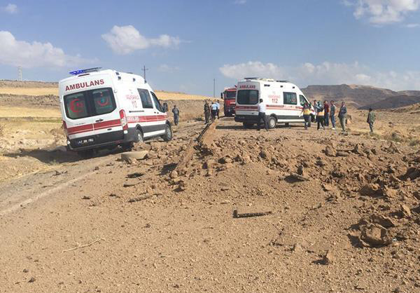 انفجار عبوة ناسفة يقنل عنصرا امنيا ويصيب ثمانية جنود بجنوب شرق تركيا +(فيديو)