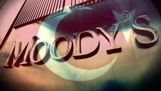 Moody’s, 14 bankanın notunu düşürdü