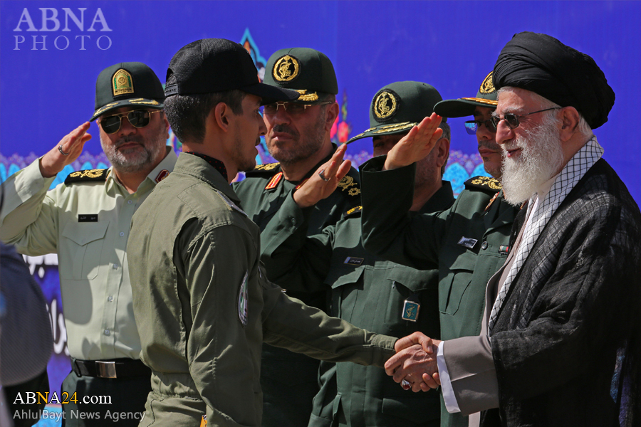 آج پوری دنیا، دوست و دشمن سبھی، زبان اور دل سے اسلامی جمہوری نظام کی عظمت اور ثابت قدمی کا اعتراف کرتے ہیں