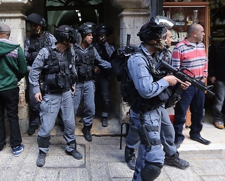 Israeli soldiers raid Shufat refugee camp for 7th consecutive day