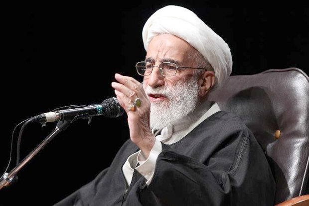 آیت اللہ جنتی: امریکہ کے کھوکھلے وعدوں پر اعتماد نہیں کرنا چاہیے