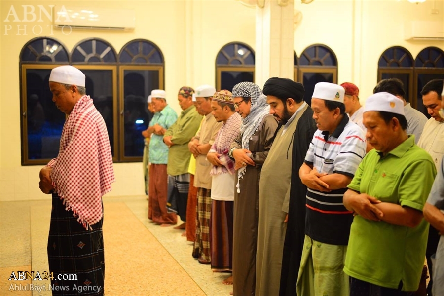 تقرير مصور / رجل دين بارز شيعي يشارك أهل السنة في صلاة الجماعة في تايلاند