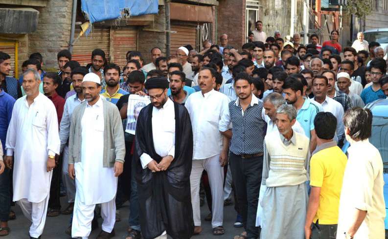 Shia-Sunni Brothers March for Freedom in Old Srinagar, Kashmir 