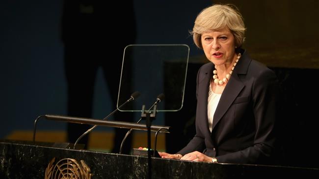 Perdana Menteri Czech Gesa Theresa May Henti Serangan Terhadap Rakyatnya Selepas "Brexit"