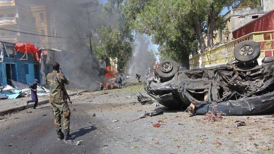 Al-Shabab bombs restaurant in Somali's Mogadishu, at least 3 dead