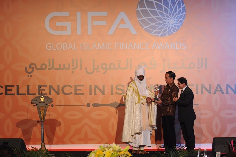 Terima Anugerah Keuangan Syariah, Presiden Dorong Ekonomi Syariah di Indonesia Terus Berkembang