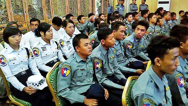 ရဲတပ္ဖဲြ႕သည္ ျပည္သူကို အဆင့္အတန္းမခဲြဘဲ ကာကြယ္ရန္လိုအပ္ဟု မေကြး၀န္ႀကီးခ်ဳပ္ေျပာ