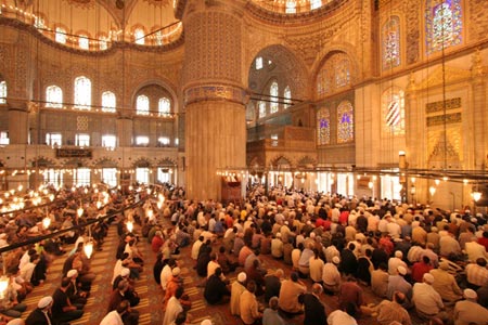 إمام في تركيا اغلق أبواب مسجد وكتب "جملة غريبة" عليها!!!