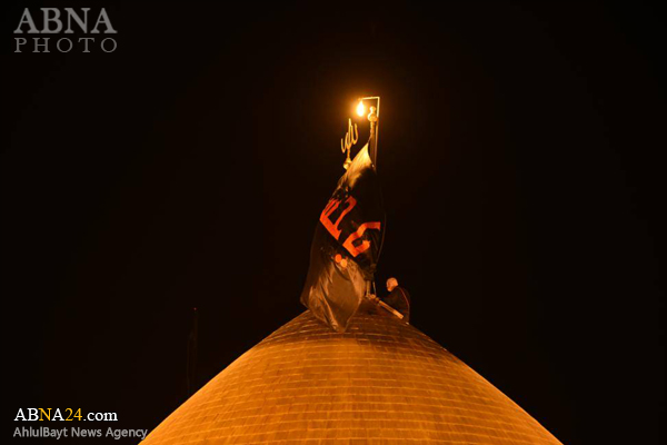 تقرير مصور / مشاهد رائعة اثناء استبدال رايتي قبتي الامام الحسين (ع) وأخيه العباس (ع)