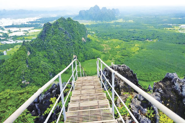 ကရင္ျပည္နယ္ ေတာင္၀ိုင္းေတာင္ခရီးစဥ္သို႔ သြားေရာက္သူ ႏွစ္ဆခန္႔ ျမင့္တက္