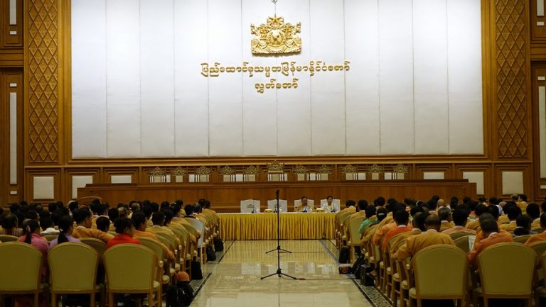 အစိုးရကို အက်ပ္႐ိုက္ေအာင္ မလုပ္ဖို႔ ပါတီ၀င္ အမတ္ေတြကို NLD ညႊန္ၾကား