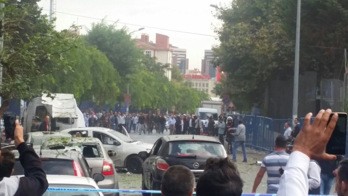 فيديو / انفجار سيارة مفخخة يستهدف مقرا للشرطة في اسطنبول