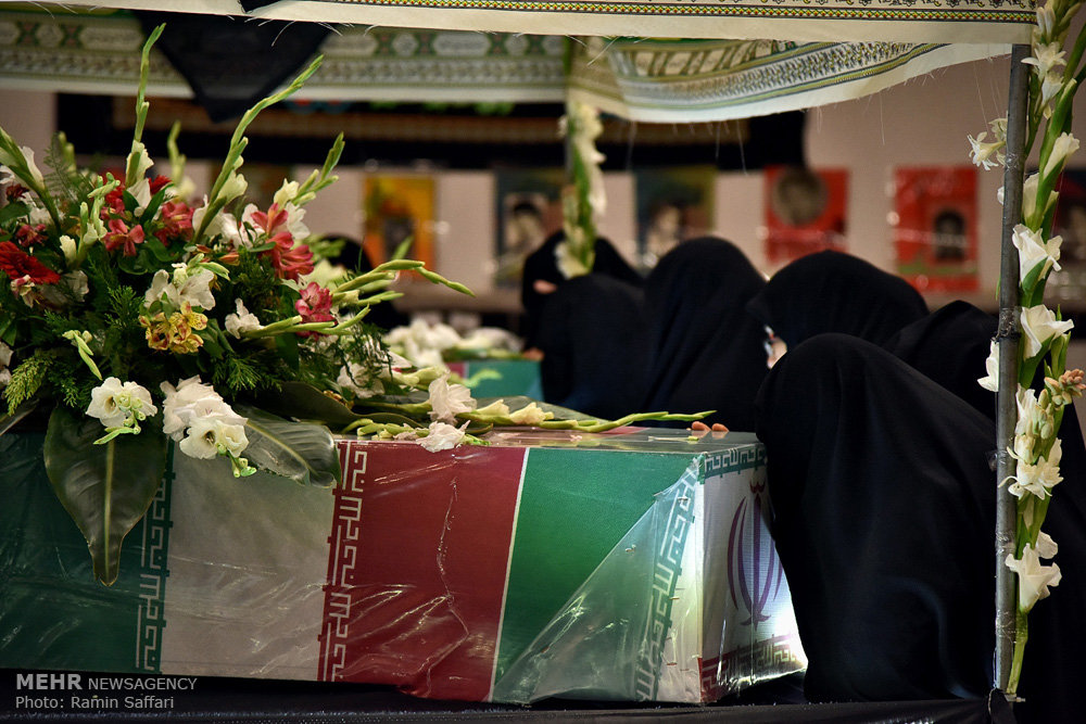 تصویری رپورٹ: مشہد مقدس میں دفاع مقدس کے پانچ شہداء کی تشییع جنازہ