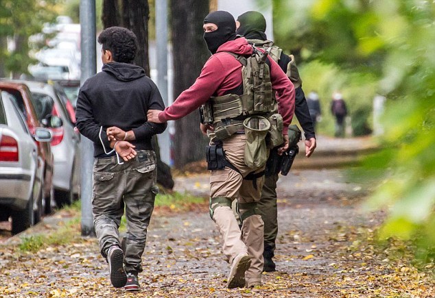 German police launches massive manhunt over suspected bombing plot / Pics