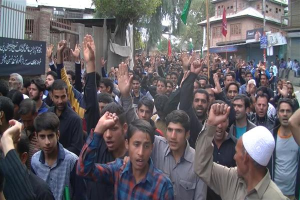 Muharram procession continues in Srinagar; Kashmiri Shiite leader still under house arrest