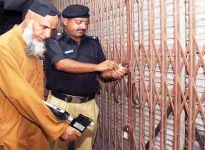 کراچی میں محرم الحرام کے جلوسوں کی سکیورٹی، ایم اے جناح روڈ پر دکانیں سیل