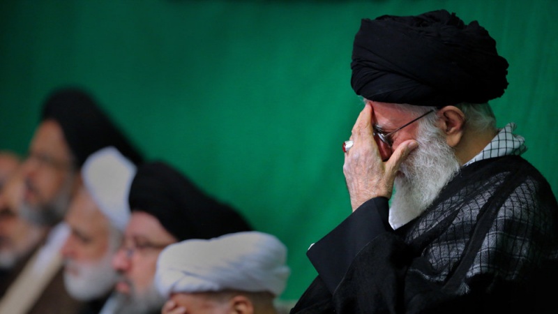 fotos: A cerimonia de lamentação de Martirio do Imam Hossein (A.S) com presença do líder supremo