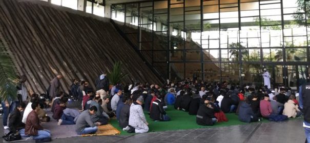 Erstes Freitagsgebet in der Biosphäre