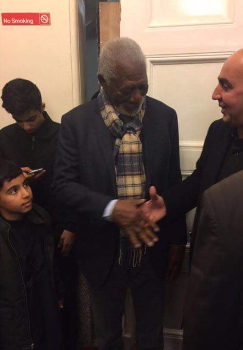Morgan Freeman Participa de Ceremonia de Ashura en Londres