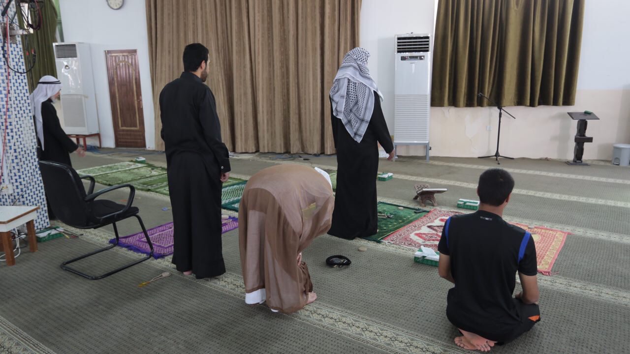 قوات آل خليفة تمنع إقامة صلاة الجمعة في بلدة الدراز المحاصرة