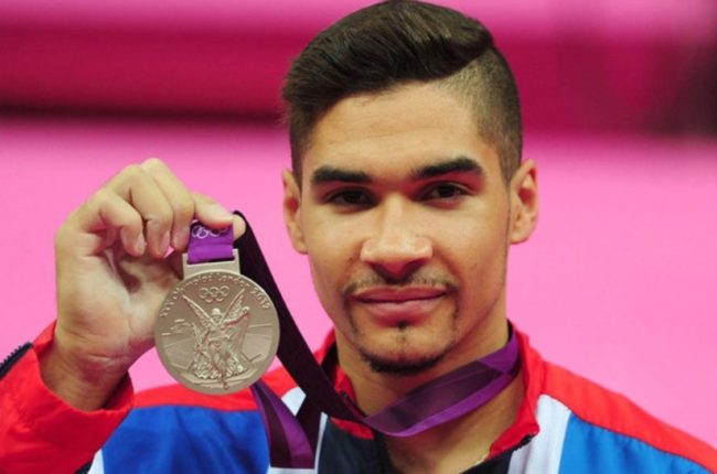 “Un Campeón Olímpico Británico Ofende el Rezo Ritual Islámico” 