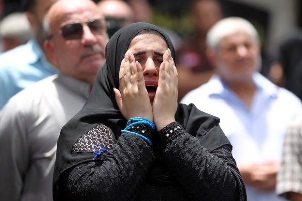 “Un Sangriento Ataque Terrorista Deja Decenas de Mártires y Heridos en un Funeral Shiíta en el Norte de Bagdad” 