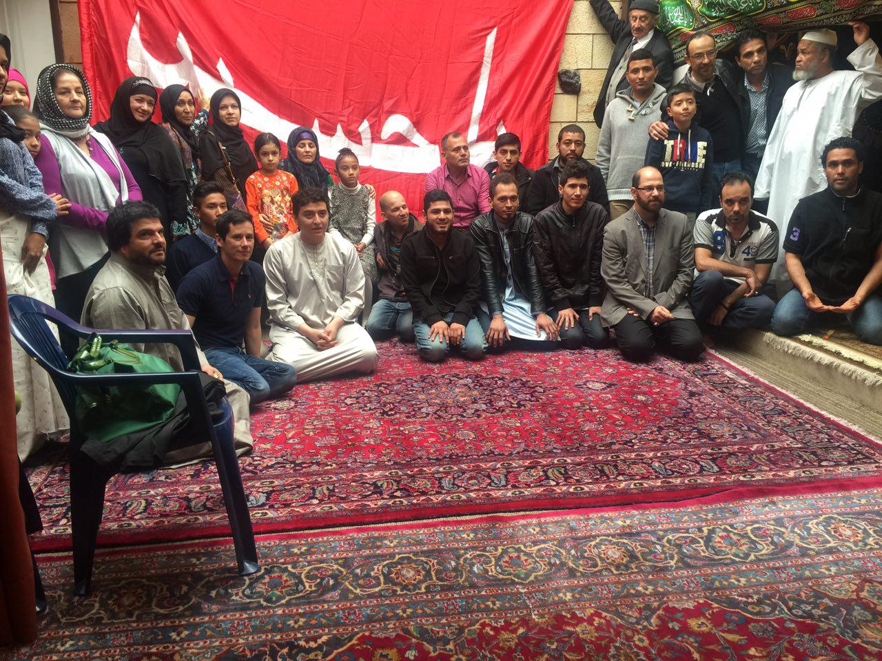 Bandera del Santuario de Imam Hussain (P) Recibida en el Centro Islámico Ahlul Bait (P) en Bogotá