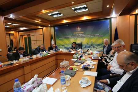 برطانوی تاجر برادری کی ایران میں تیل منصوبوں پر دلچسپی کا اظہار