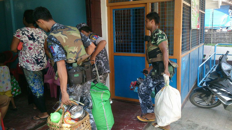ရခုိင္နယ္စပ္တြင္ တာ၀န္က်ေနၾကသည့္ လုံၿခဳံေရးတပ္ဖြဲ႔၀င္မ်ား၏ မိသားစုမ်ား ေျပာင္းေရြ႕