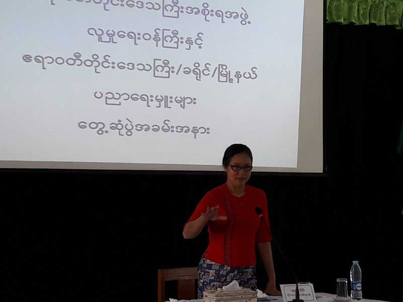 တိုင္းေဒသႀကီး ၀န္ႀကီးထံတိုင္သည့္ ေက်ာင္းအုပ္ဆရာမကို ၿမိဳ႕နယ္ ပညာေရးမွဴးရံုးတြင္ ခံ၀န္ေခၚထိုးခိုင္း