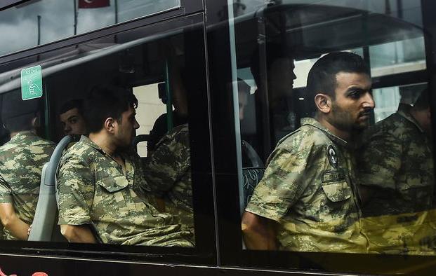 اعتقال 40 جنديا من قاعدة جوية في تركيا 