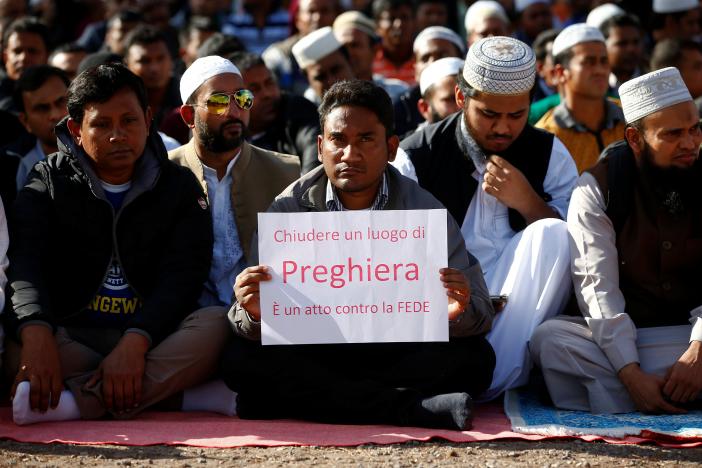 Italian Muslims protest against Rome mosque closures / Pics