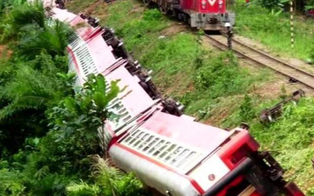 ক্যামেরুনে ট্রেন লাইনচ্যুত হয়ে নিহত ৫৩ ক্যামেরুনে ট্রেন লাইনচ্যুত হয়ে নিহত ৫৩